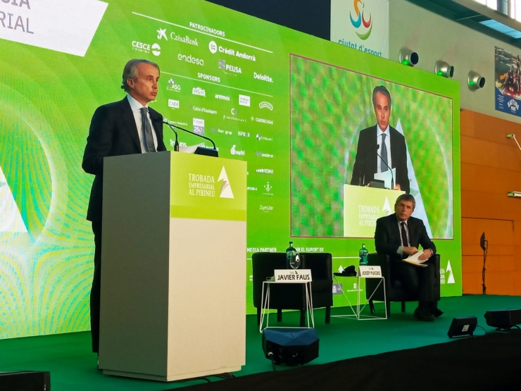 Conferència del president del Cercle d'Economia, Javier Faus, a la 32a Trobada Empresarial al Pirineu, aquest dijous al pavelló de la Seu d'Urgell.